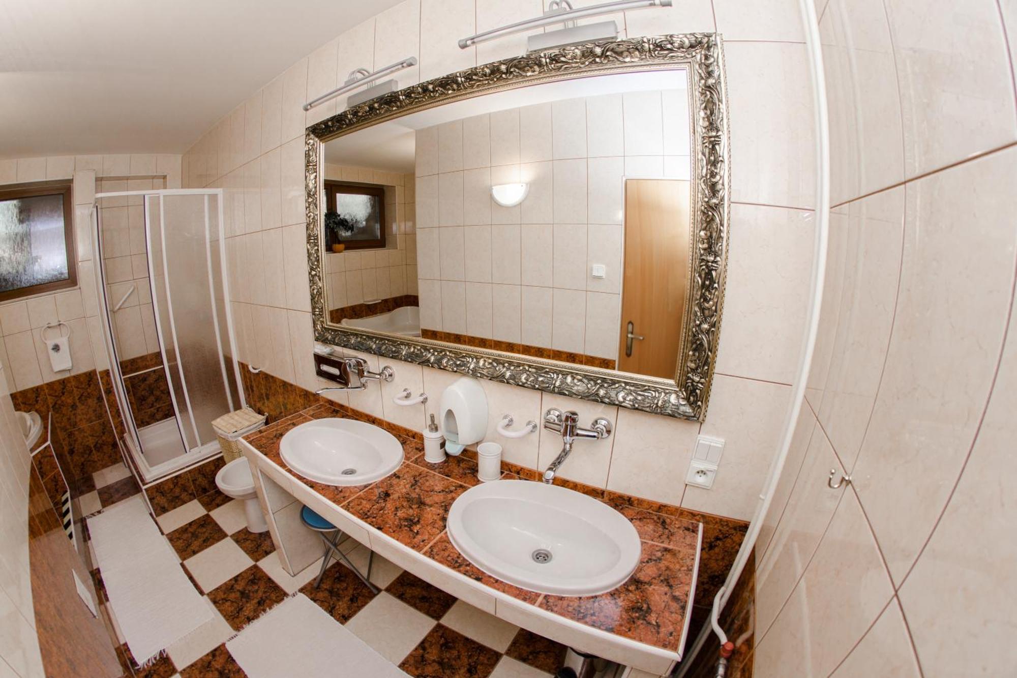 באנסקה ביסטריצה Hotel Sachticka מראה חיצוני תמונה